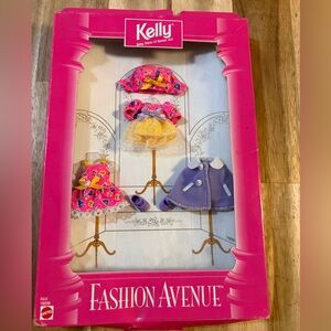 BARBIE KELLY 1997 Fashion Avenue clothes (box Has A little Damage) See Photos